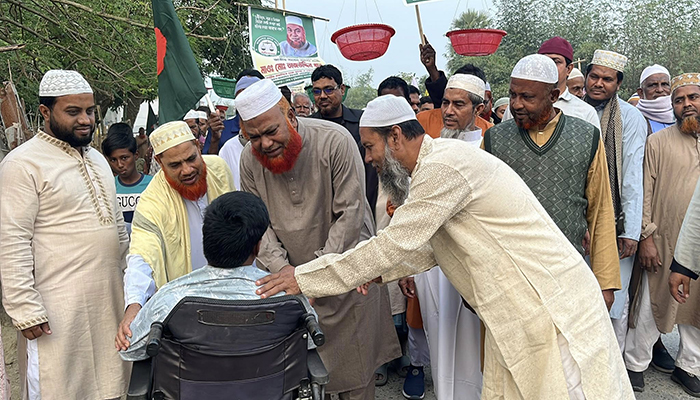 মেহেরপুর সদর উপজেলার বাড়িবাঁকা গ্রামে মাও. তাজউদ্দীন খানের নির্বাচনী গণসংযোগ